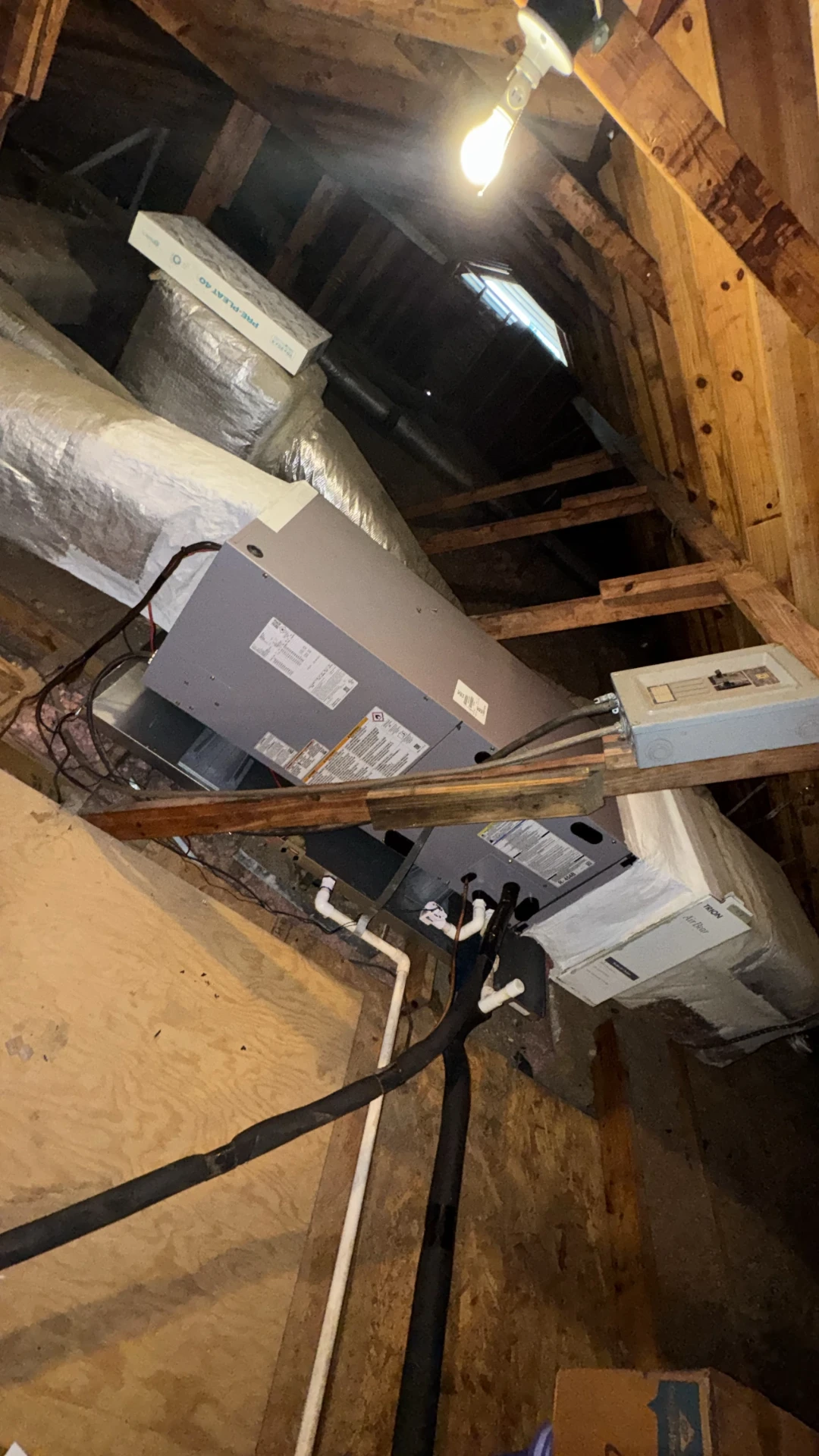 Professionally installed ductwork in attic - Maximum Air Experts